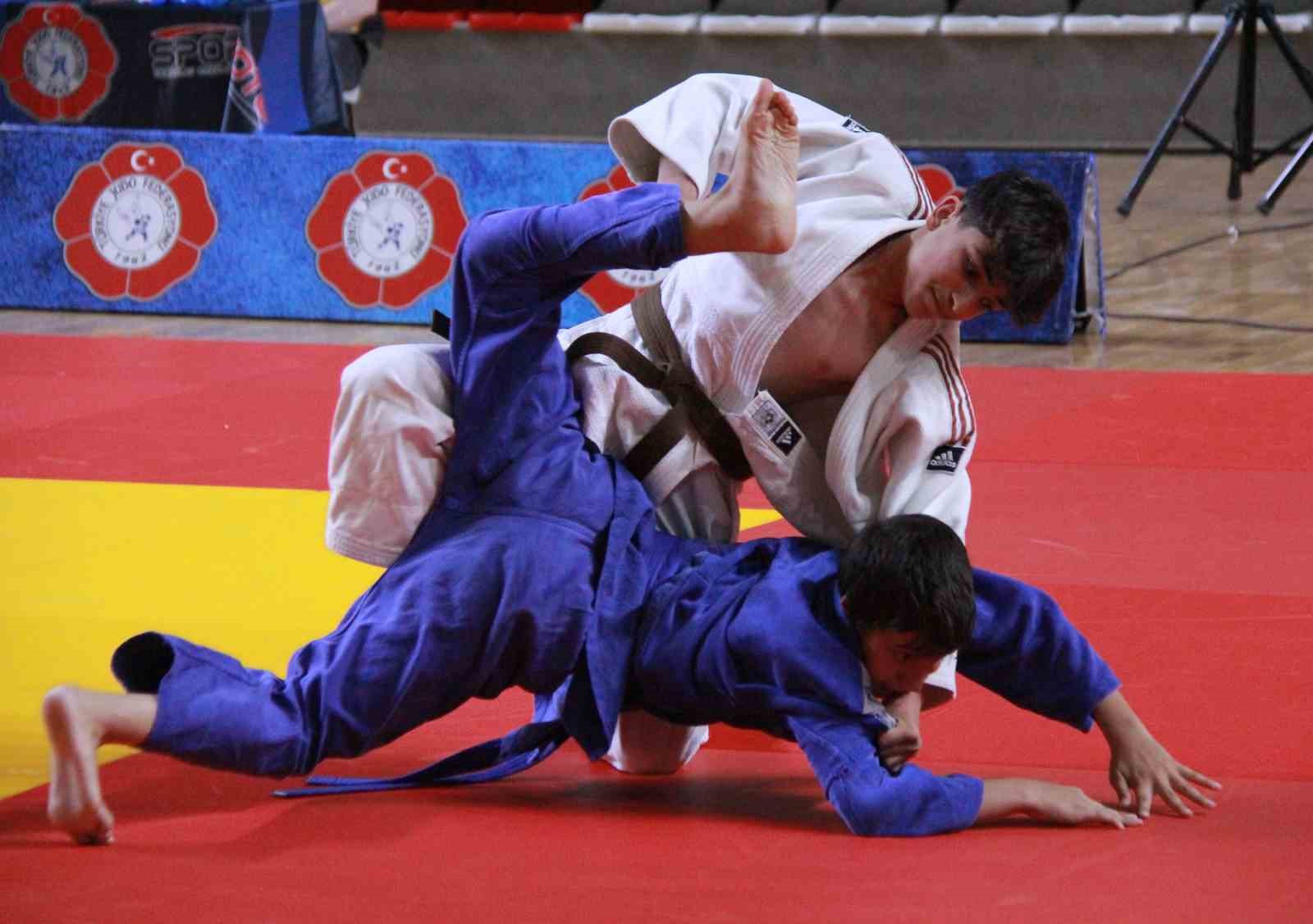 SİVAS'IN EV SAHİPLİĞİNDE DÜZENLENEN JUDO YILDIZLAR TÜRKİYE ŞAMPİYONASI, BİN 51