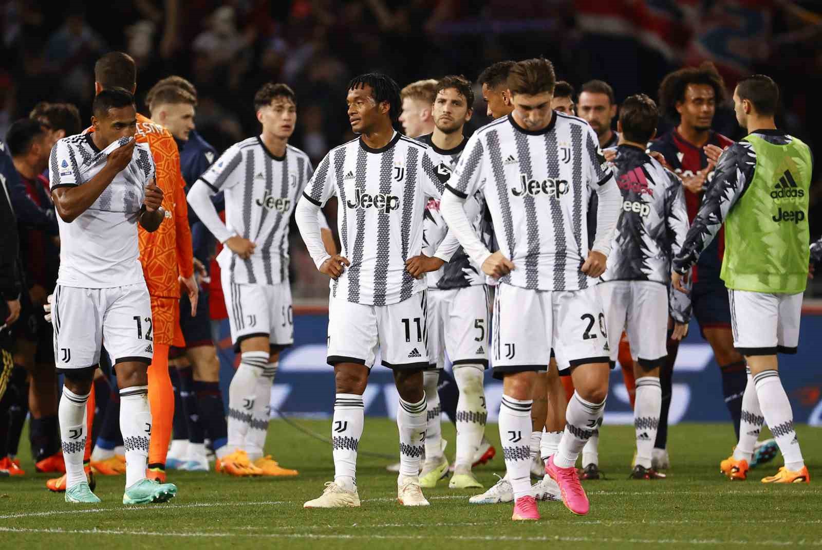 İTALYA SERİEA EKİBİ JUVENTUS'A MALİ BİLANÇOLARINDAKİ USULSÜZLÜKLER NEDENİYLE 10 PUAN