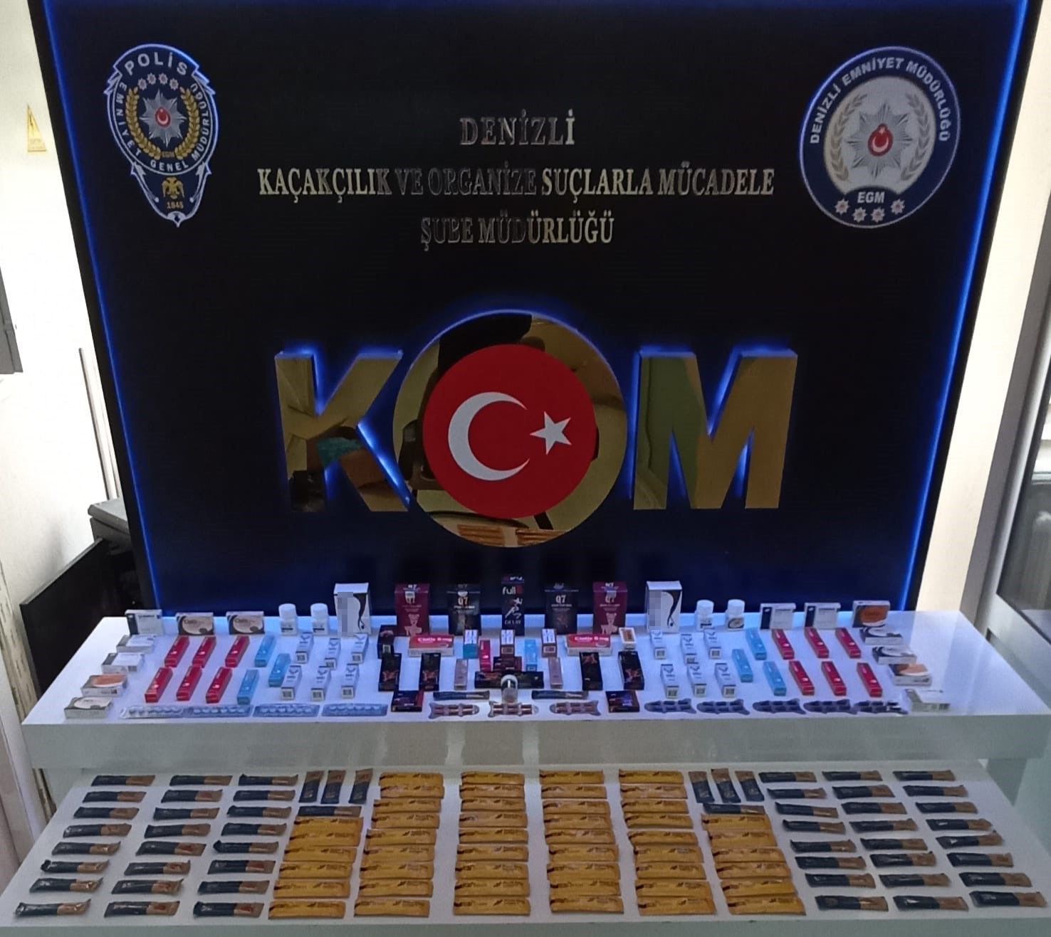 DENİZLİ’DE YAPILAN KAÇAKÇILIK OPERASYONUNDA 3 ŞÜPHELİDEN ÇOK SAYIDA CİNSEL İÇERİKLİ