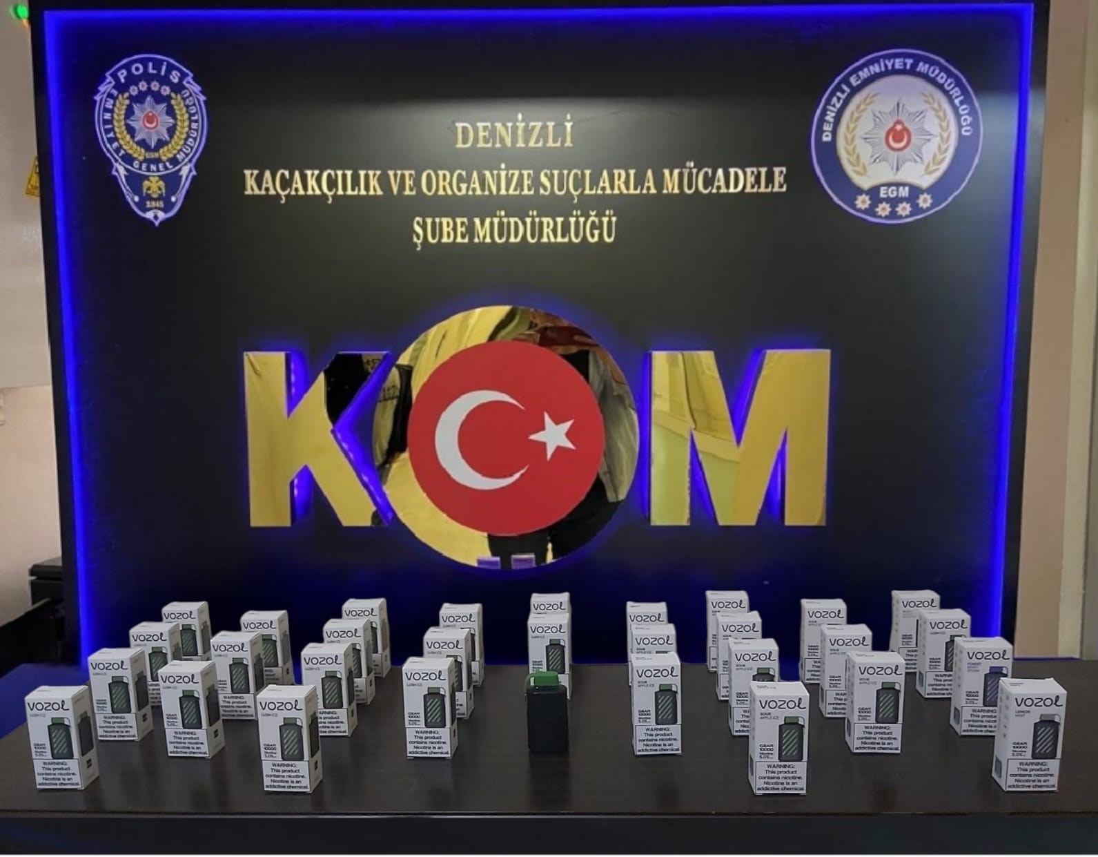 DENİZLİ’DE KAÇAKÇILIK YAPAN 2 ŞÜPHELİ, ÇOK SAYIDA MALZEMEYLE BERABER YAKAYI