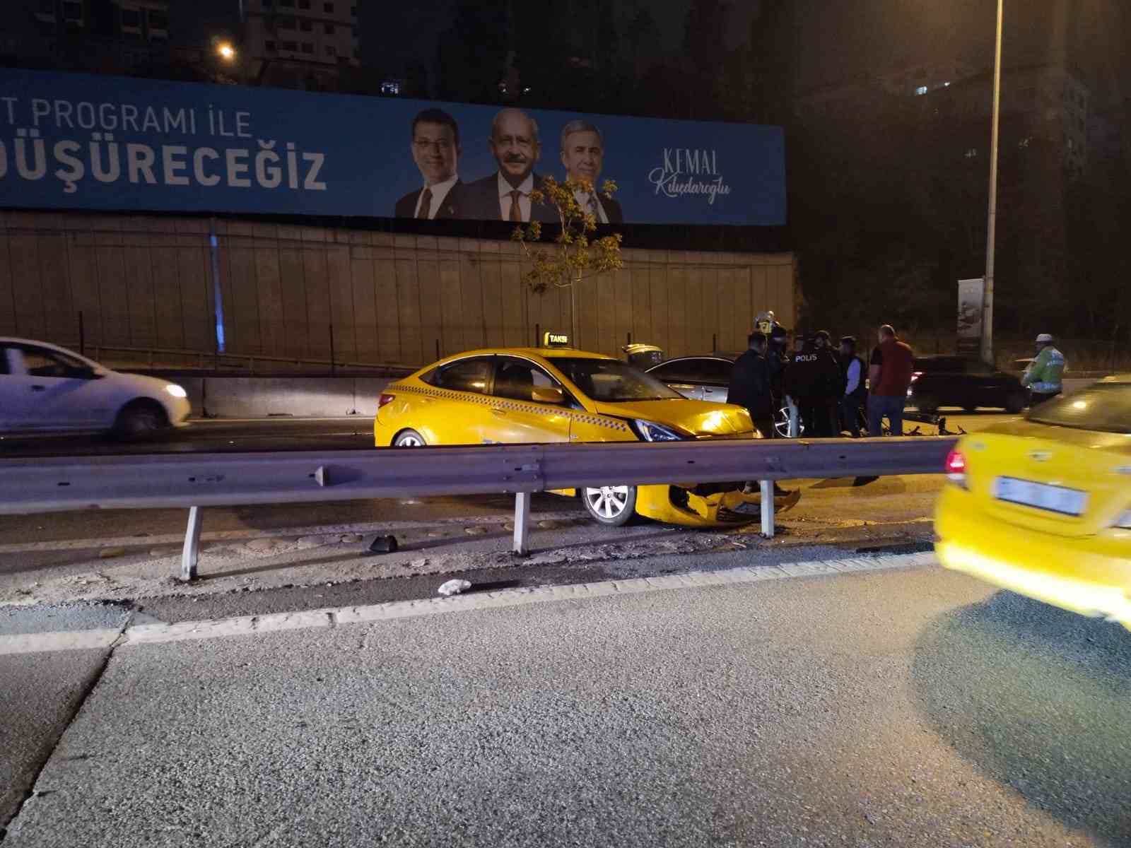 KADIKÖY’DE E-5’İ KİLİTLEYEN ZİNCİRLEME KAZA: 2 YARALI