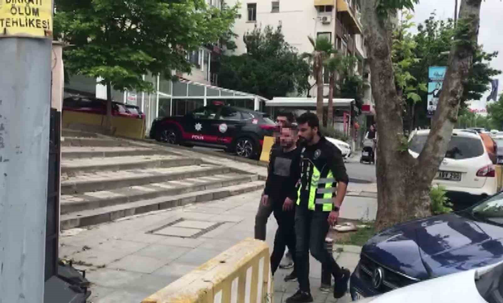 KADIKÖY’DE KİRALIK OTOMOBİLLE MAKAS ATARAK İLERLEYEN VE O ANLARA AİT