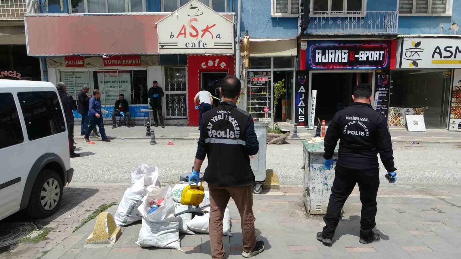 MALATYA’DA BİR KAFEDE İŞYERİ SAHİBİ İLE MÜŞTERİ ARASINDA ÇIKAN SİLAHLI