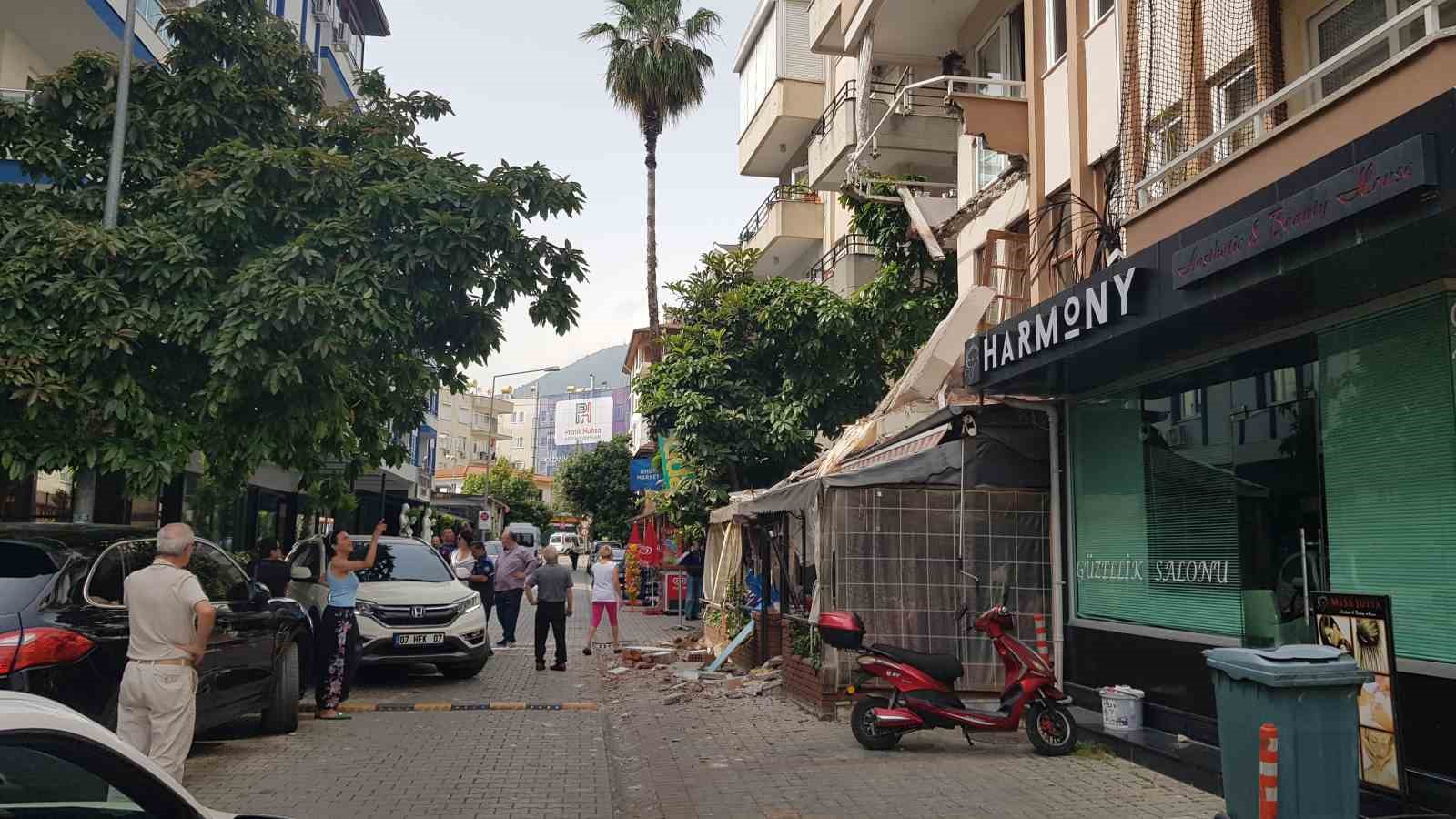 ALANYA’DA TURİSTLERİN YOĞUN OLARAK GİTTİĞİ RESTORAN VE KAFETERYALARIN BULUNDUĞU BİNANIN