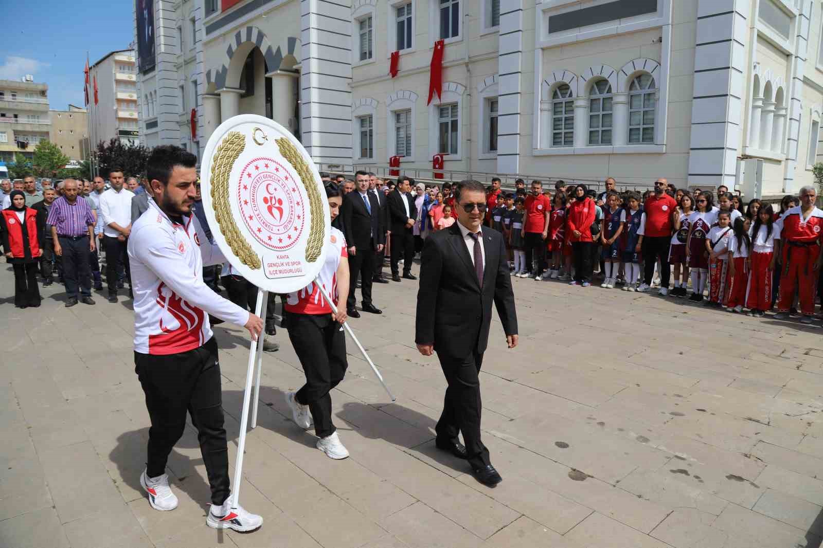 KAHTA'DA 19 MAYIS GENÇLİK VE SPOR BAYRAMI KUTLANDI