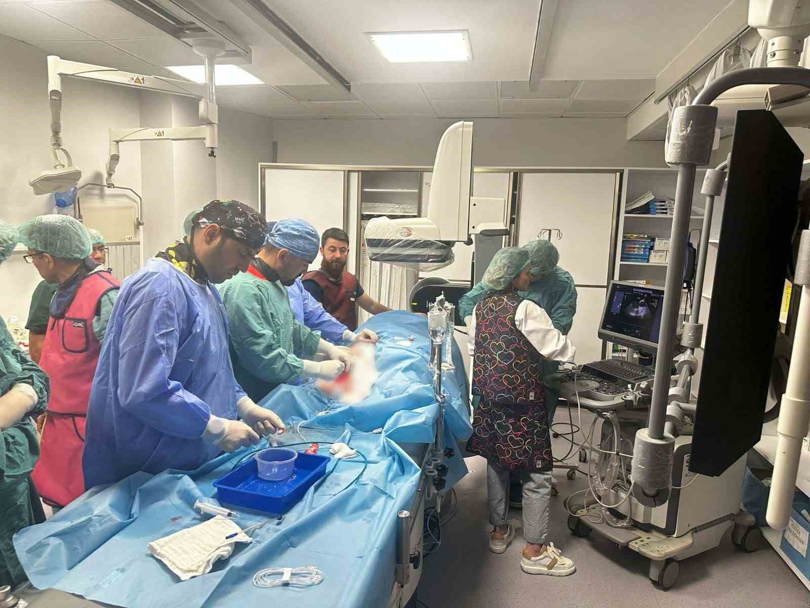 DÜZCE ÜNİVERSİTESİ HASTANESİNDE KALBİNDE DELİK OLDUĞU TESPİT EDİLEN HASTA YAKLAŞIK