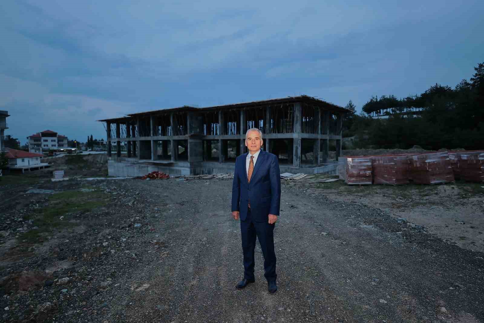 DENİZLİ BÜYÜKŞEHİR BELEDİYE BAŞKANI OSMAN ZOLAN, KALE İLÇESİNDE YAPIMI DEVAM