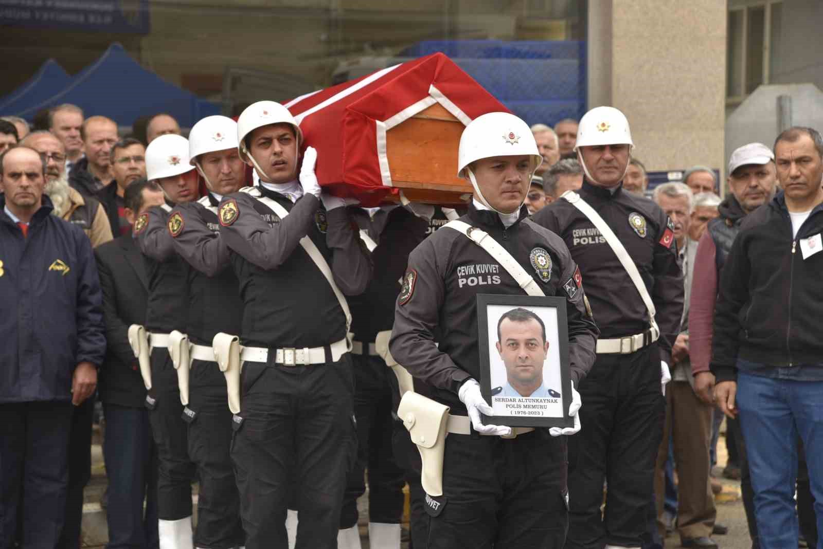 KALP KRİZİNDEN HAYATINI KAYBEDEN POLİS İÇİN TÖREN DÜZENLENDİ