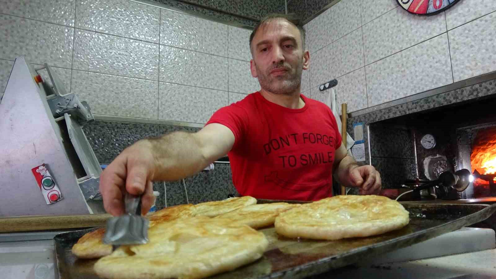 KAMYON ŞOFÖRLÜĞÜNÜ BIRAKTI, KAHVALTI SOFRALARININ VAZGEÇİLMEZİ ASIRLIK LEZZETİ BİNBİR ZAHMETLE
