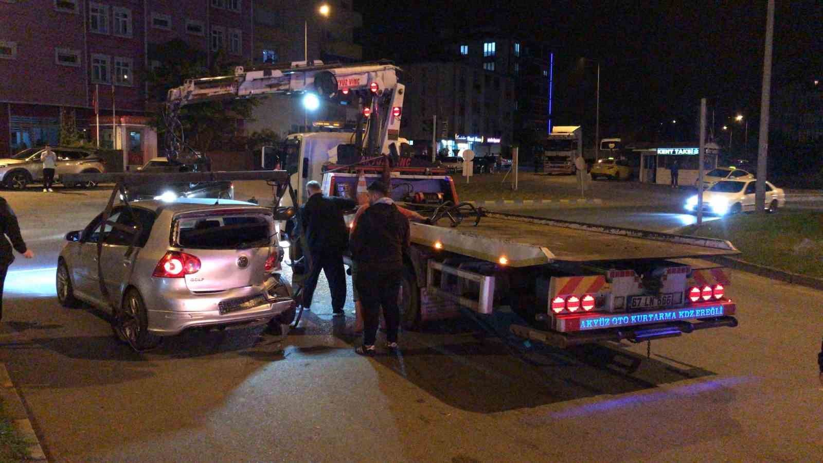 ZONGULDAK  - KDZ EREĞLİ İLÇESİNDE KAMYONET İLE OTOMOBİLİN ÇARPIŞMASI