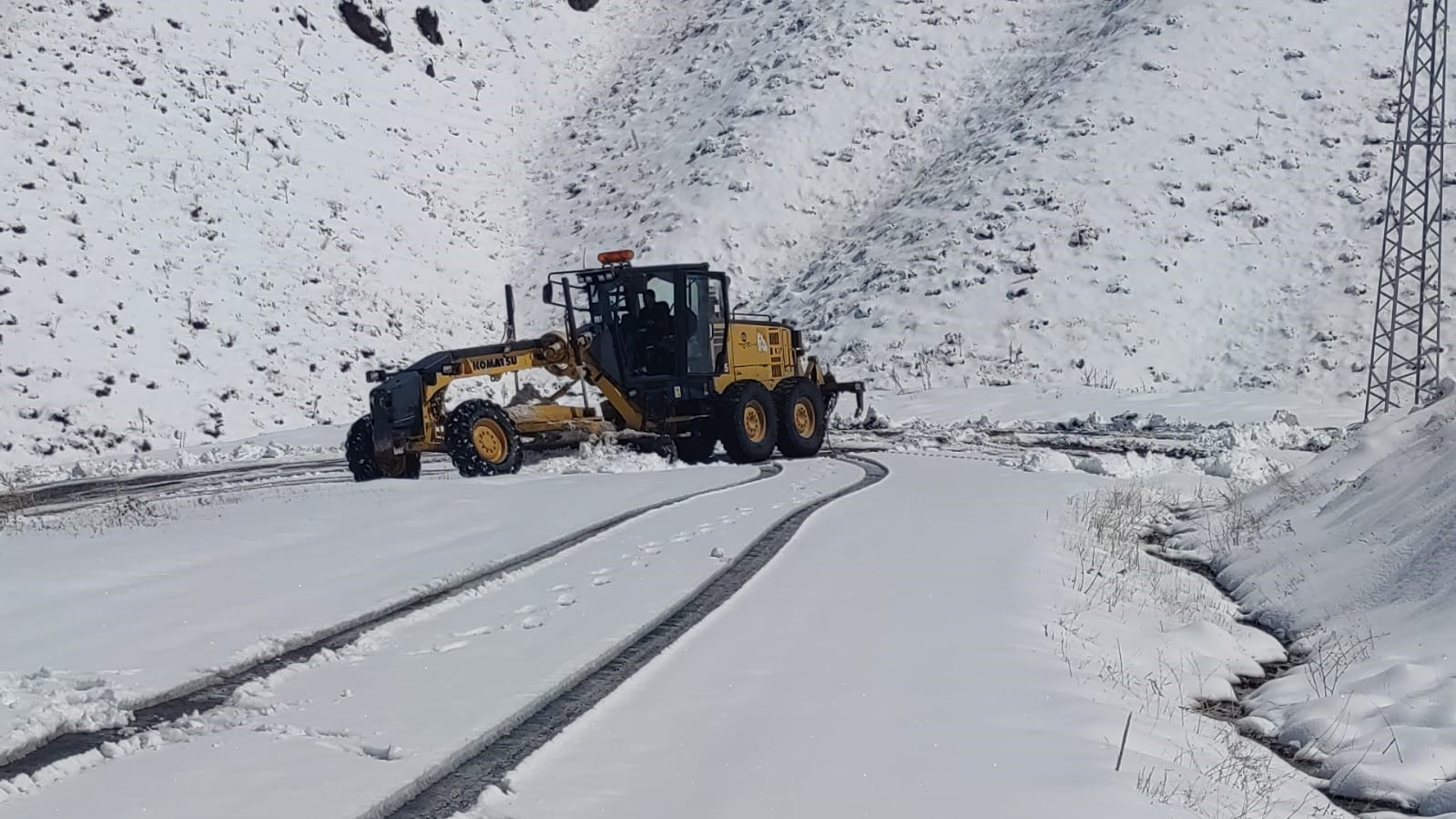 ERZURUM’UN AŞKALE İLÇESİNDE ETKİLİ OLAN KAR YAĞIŞI ULAŞIMI OLUMSUZ OLARAK