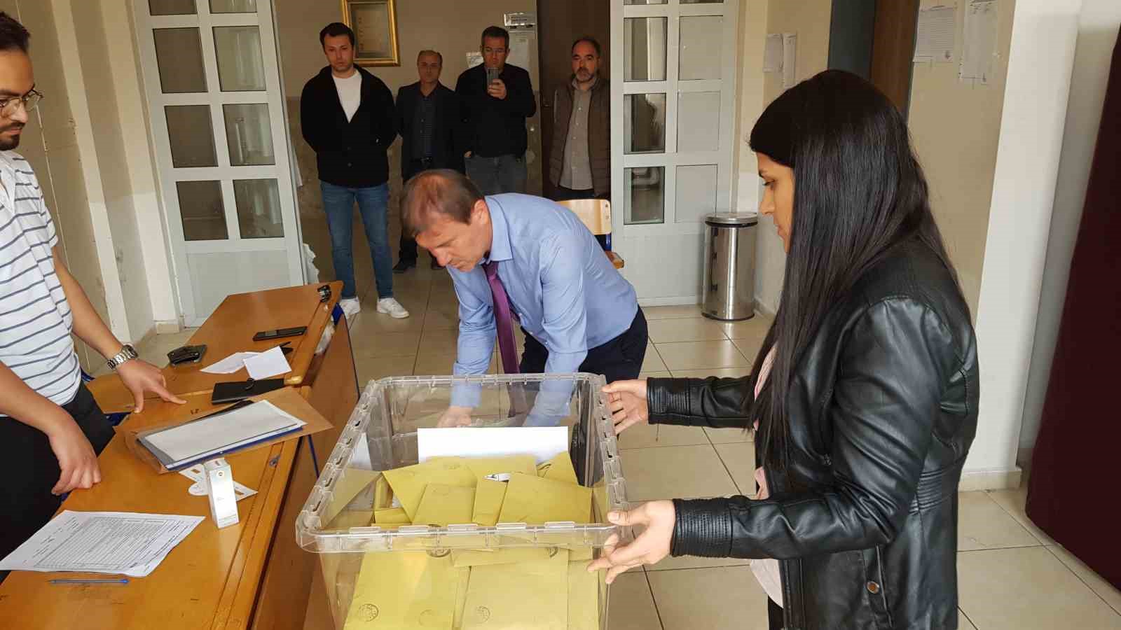 KARABÜK'ÜN SAFRANBOLU İLÇESİNDE OY VERME İŞLEMİNİN SONA ERMESİNİN ARDINDAN KURULAN