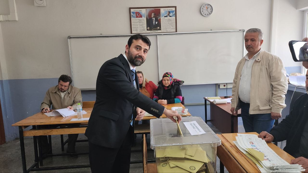 AK PARTİ KARABÜK MİLLETVEKİLİ ADAYLARI CEM ŞAHİN (FOTOĞRAFTA), ALİ KESKİNKILIÇ