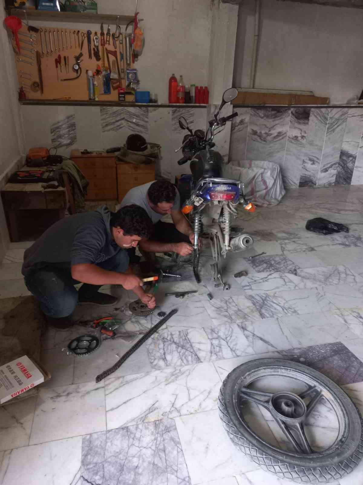 AYDIN’DA YAŞAYAN 44 YAŞINDAKİ BİR ÇİFTÇİ, ARIZALANAN MOTOSİKLETİNİ TAMİR ETTİRMEK