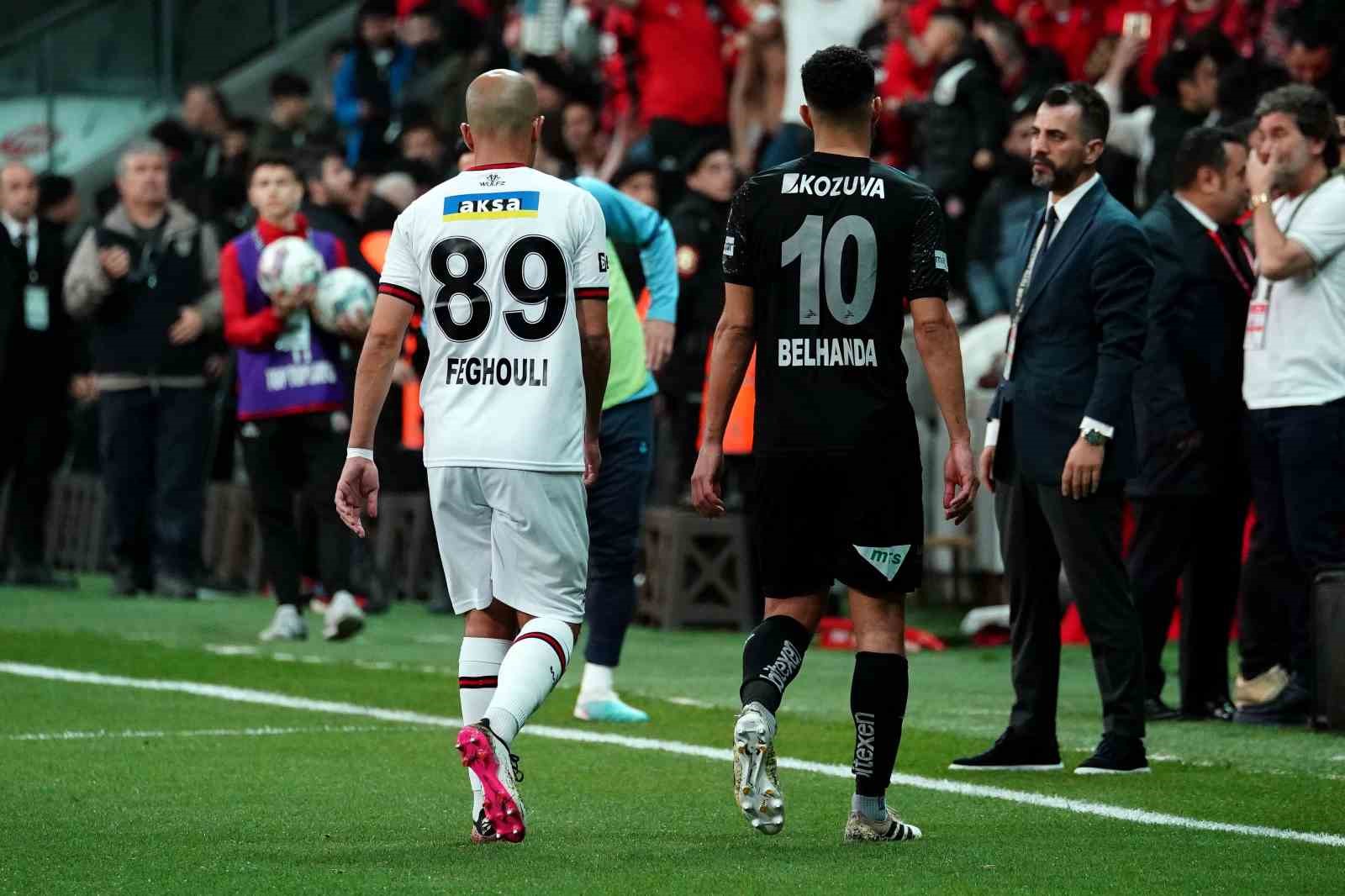 CEZAYİRLİ OYUNCU SOFİANE FEGHOULİ, KARAGÜMRÜK FORMASIYLA BU SEZON İLK KEZ