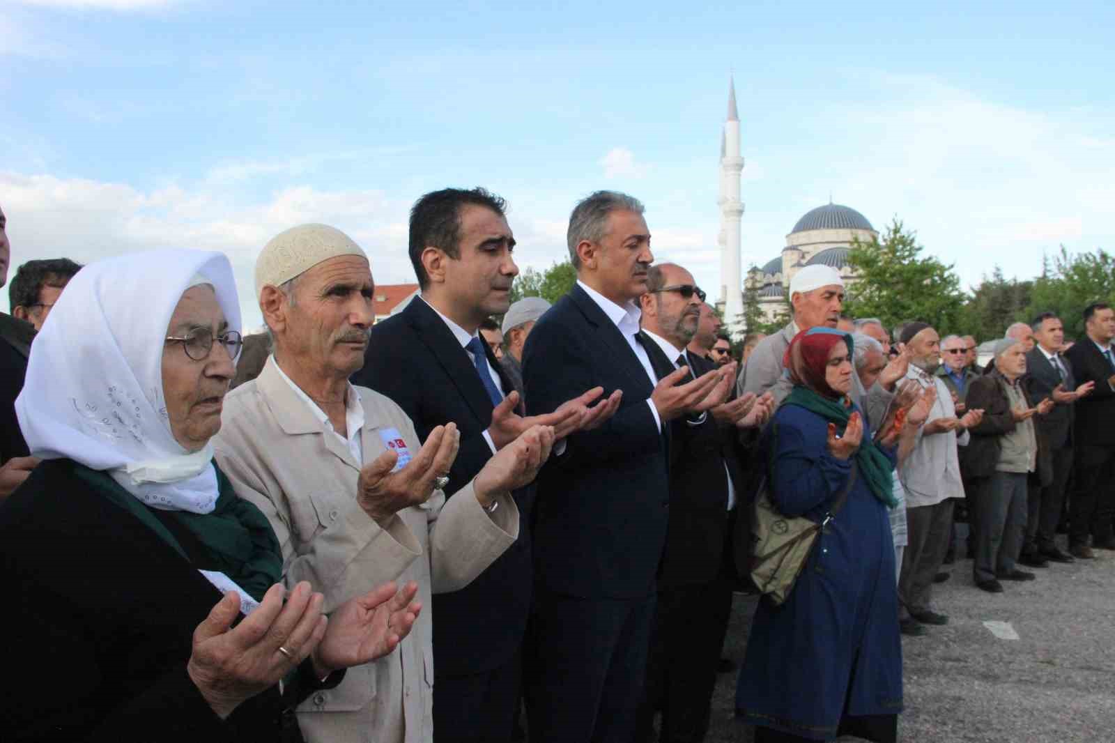 KARAMAN’DA HAC FARZINI YERİNE GETİRMEK ÜZERE KUTSAL TOPRAKLARA GİDECEK 190