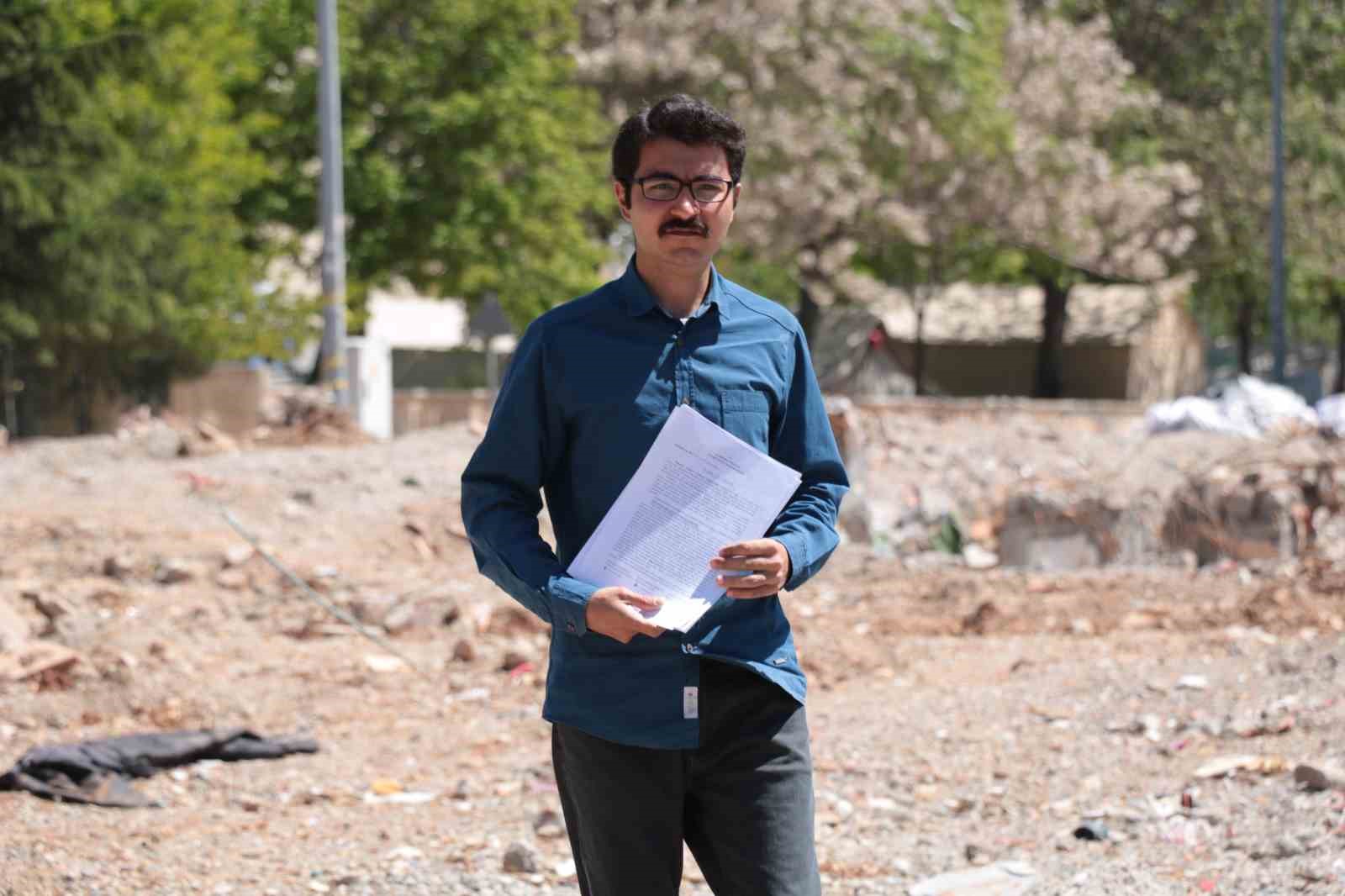 KAHRAMANMARAŞ’TA MEYDANA GELEN DEPREMLER SONRASI AİLESİ İLE BİRLİKTE KALMAK İÇİN