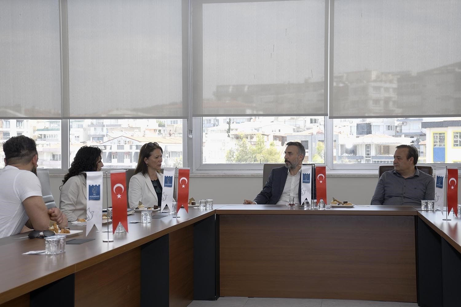 KARDEŞ ŞEHİR MARL’DAN GELEN ÖĞRENCİLER’DEN KUŞADASI BELEDİYESİ’NE ZİYARET