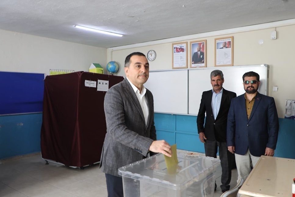 KARS VALİSİ TÜRKER ÖKSÜZ OYUNU KULLANDI(KARS-İHA)