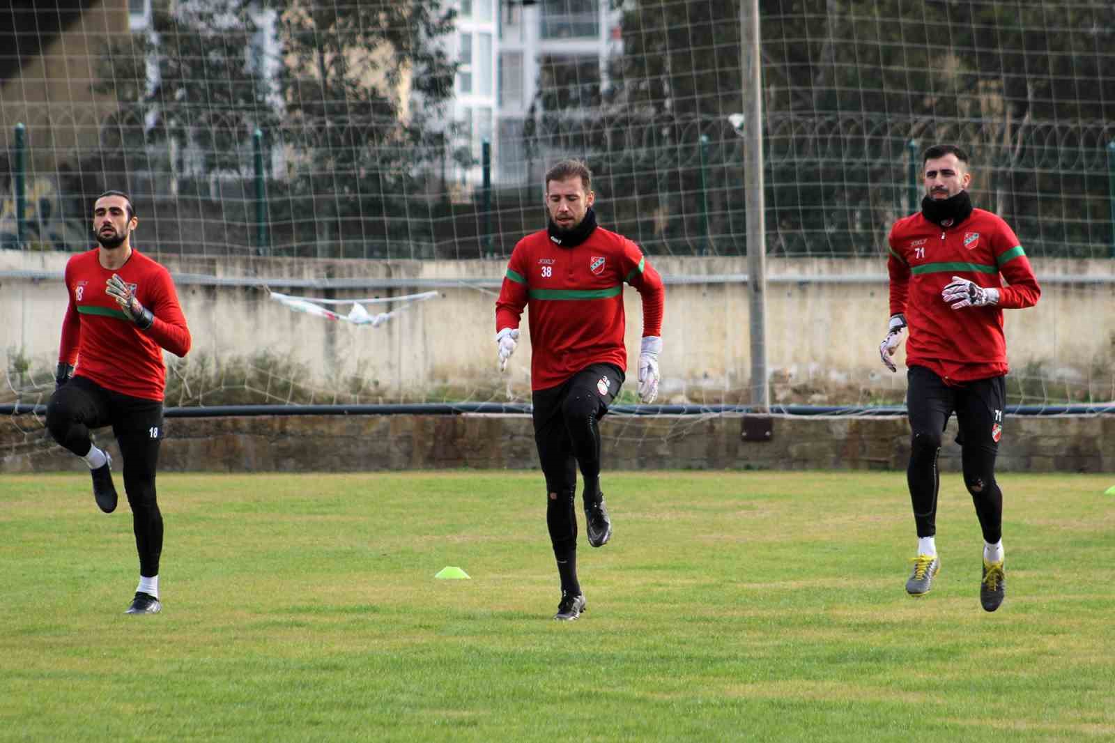 TFF 3. LİG EKİPLERİNDEN KARŞIYAKA, ALT YAPISINDAN YETİŞEN KALECİ ERDOĞAN