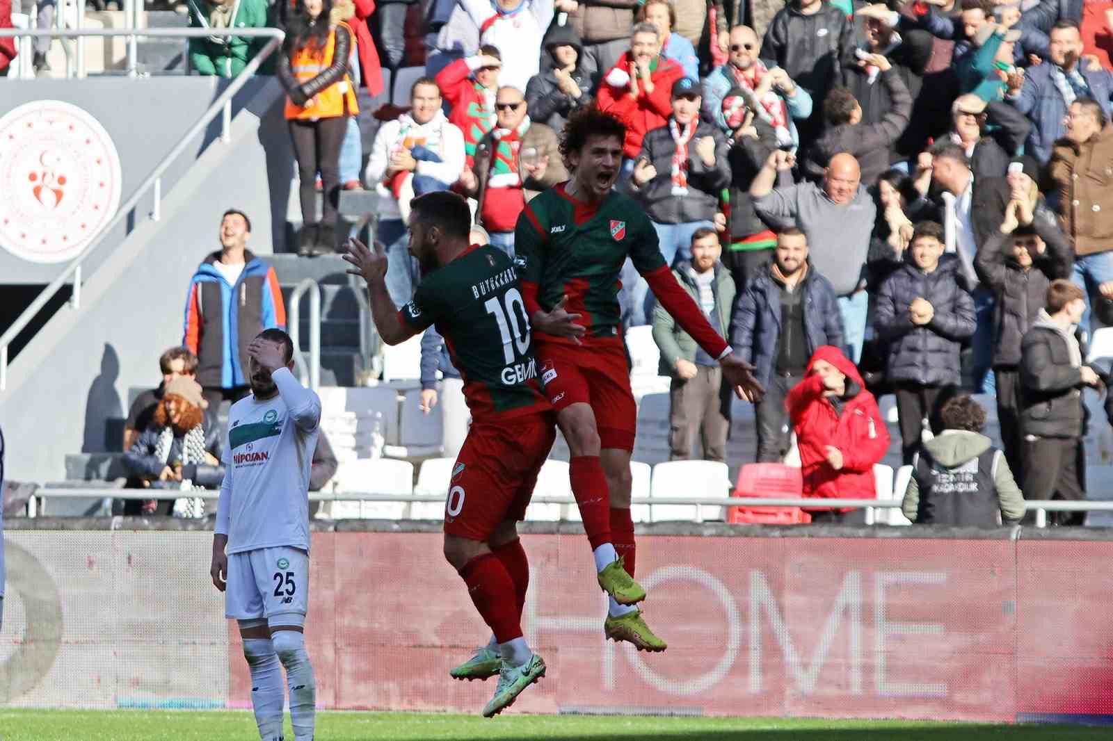 TFF 3. LİG EKİPLERİNDEN KARŞIYAKA’NIN GOLCÜLERİ FATİH TAŞDELEN VE EMRE