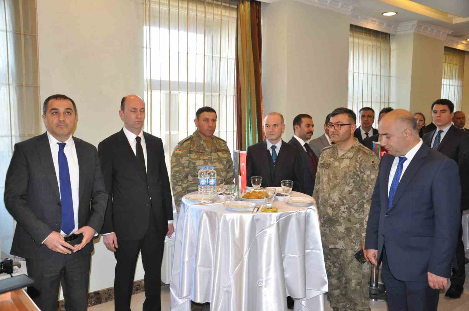 KARS'TA HAYDAR ALİYEV'İN 100'ÜNCÜ DOĞUM GÜNÜ KUTLANDI(KARS-İHA)