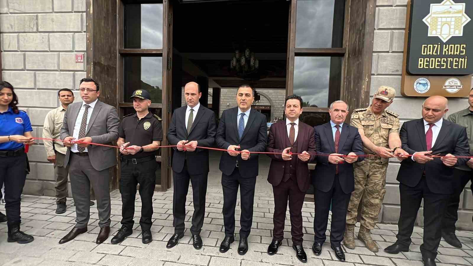 KARS’TA HÜKÜMLÜLERİN EL EMEĞİ GÖZ NURU RESİMLERİ SERGİLENDİ(KARS-İHA)