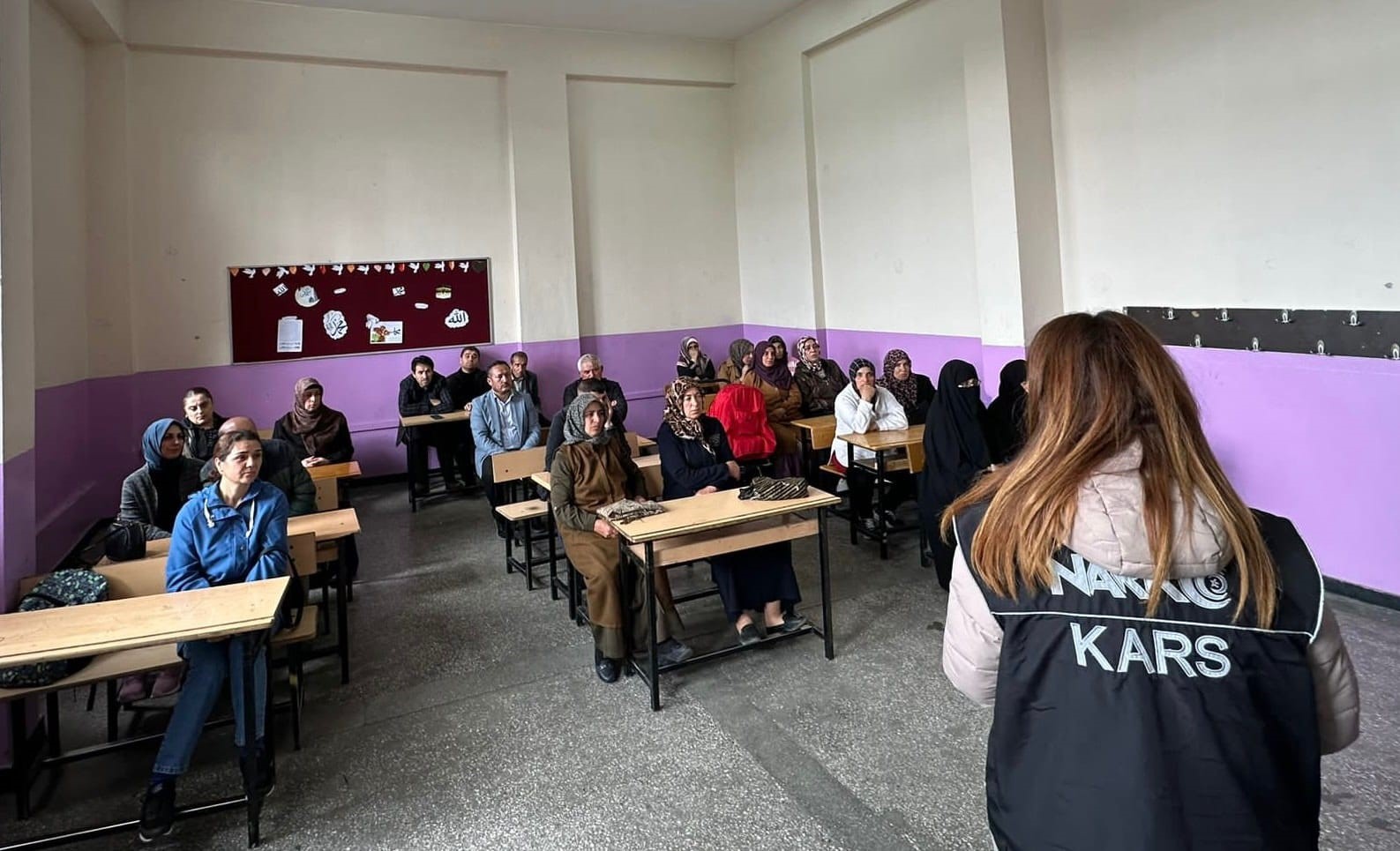 KARS’TA NARKOTİK EKİPLERİ ANNE VE ANNE ADAYLARINI BİLGİLENDİRDİ(KARS-İHA)