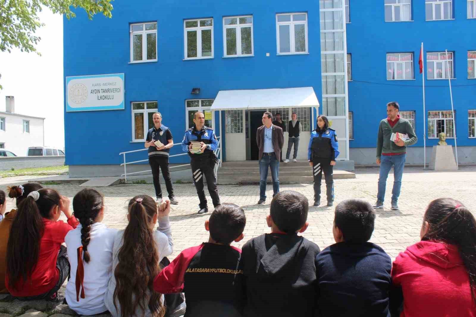 KARS’TA ÖĞRENCİLERE  “GENEL GÜVENLİK, ASAYİŞ VE AKRAN ZORBALIĞI” ANLATILDI(KARS-İHA)