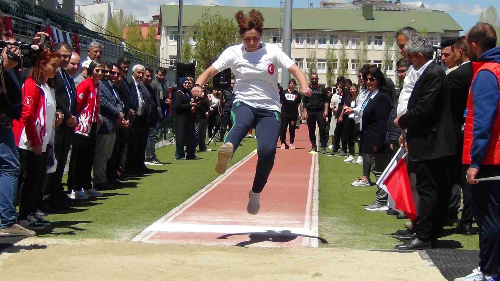 KARS’TA 10-16 MAYIS ENGELLİLER HAFTASI DOLAYISIYLA DÜZENLENEN ATLETİZM YARIŞLARINDA ÖZEL