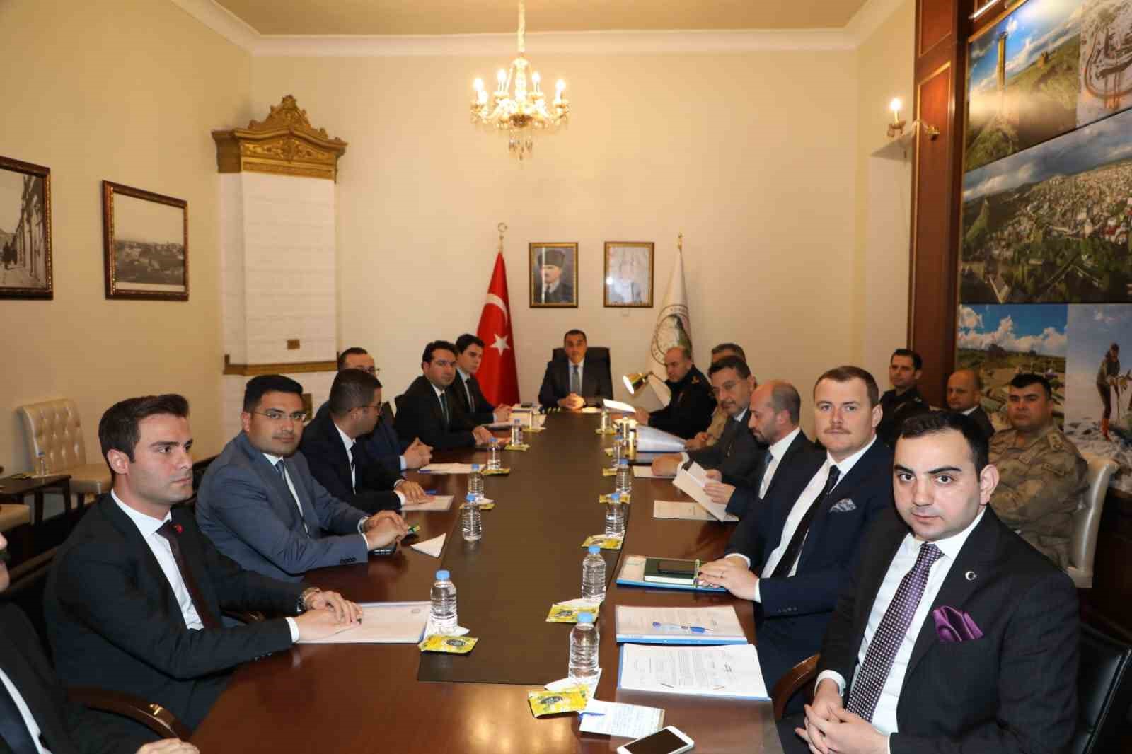 KARS’TA SEÇİM TEDBİRLERİ TOPLANTISI YAPILDI(KARS-İHA)