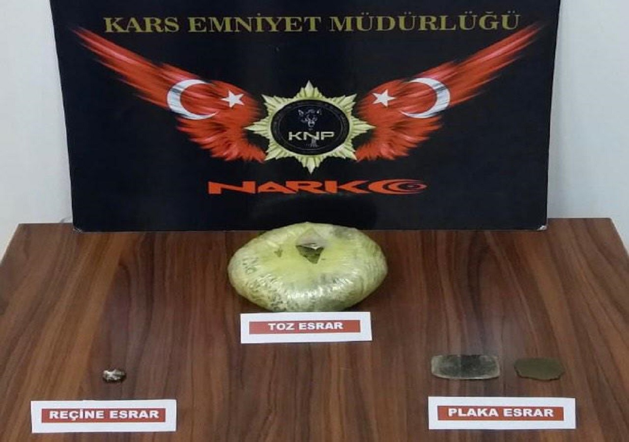 YAPILAN ARAMADA TORPİDO İÇERİSİNDE GÜNEŞ GÖZLÜĞÜ KUTUSUNA SAKLANMIŞ 273,46 GRAM