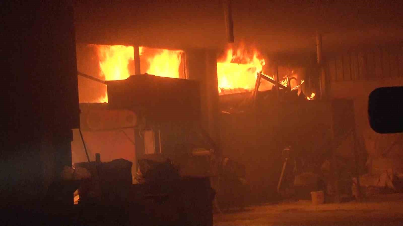KARTAL’DA İŞ YERİ YANGINI