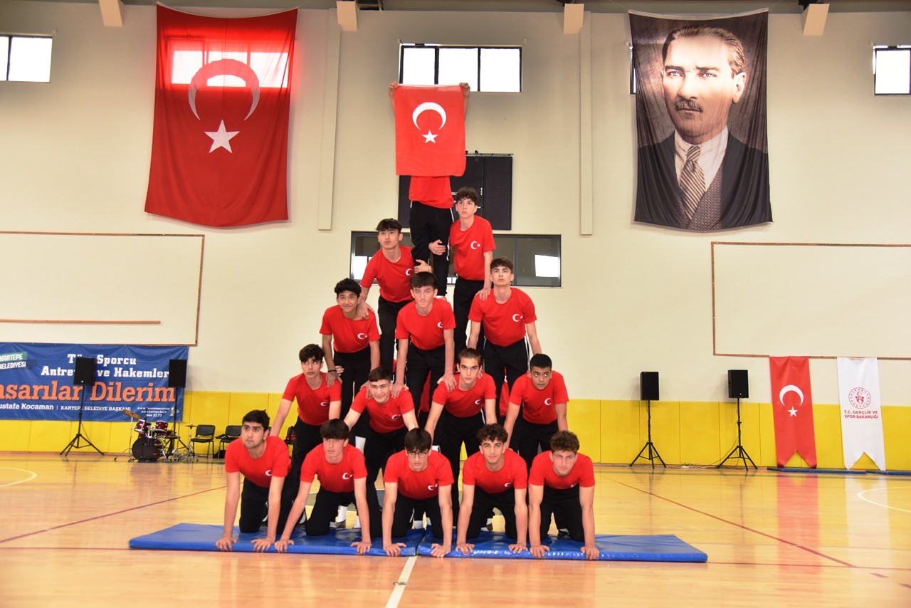 KARTEPE'DE 19 MAYIS ATATÜRK’Ü ANMA, GENÇLİK VE SPOR BAYRAMI COŞKUYLA