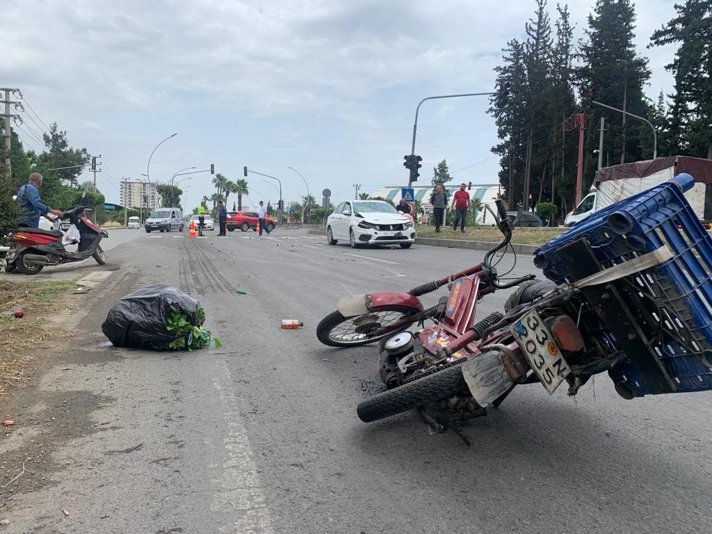MERSİN’İN TARSUS İLÇESİNDE TRAFİK KAZASINDA 1 KİŞİ YARALANDI.