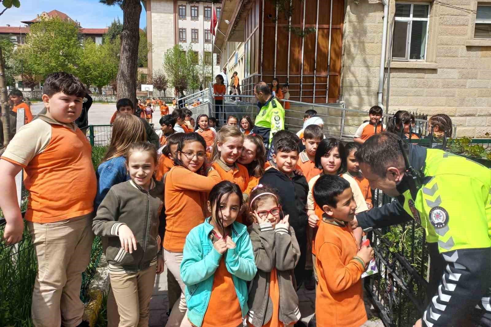 KASTAMONU İL EMNİYET MÜDÜRLÜĞÜ TRAFİK EKİPLERİNCE “GÜVENLİ TRAFİK” PROJELERİ ÇERÇEVESİNDE