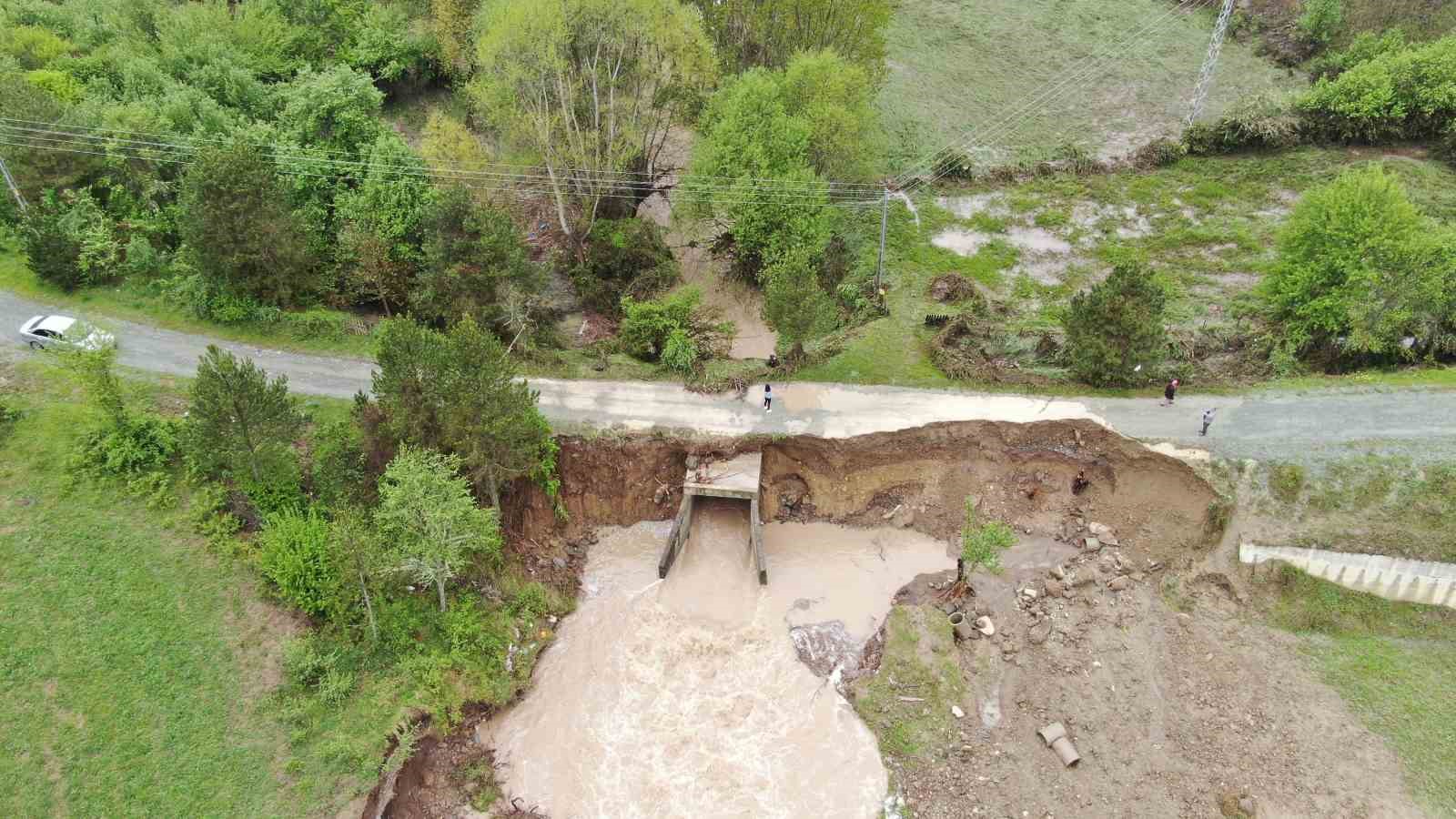 KASTAMONU’DA ETKİLİ OLAN DOLU YAĞIŞI VE ARDINDAN GELEN ŞİDDETLİ SAĞANAK