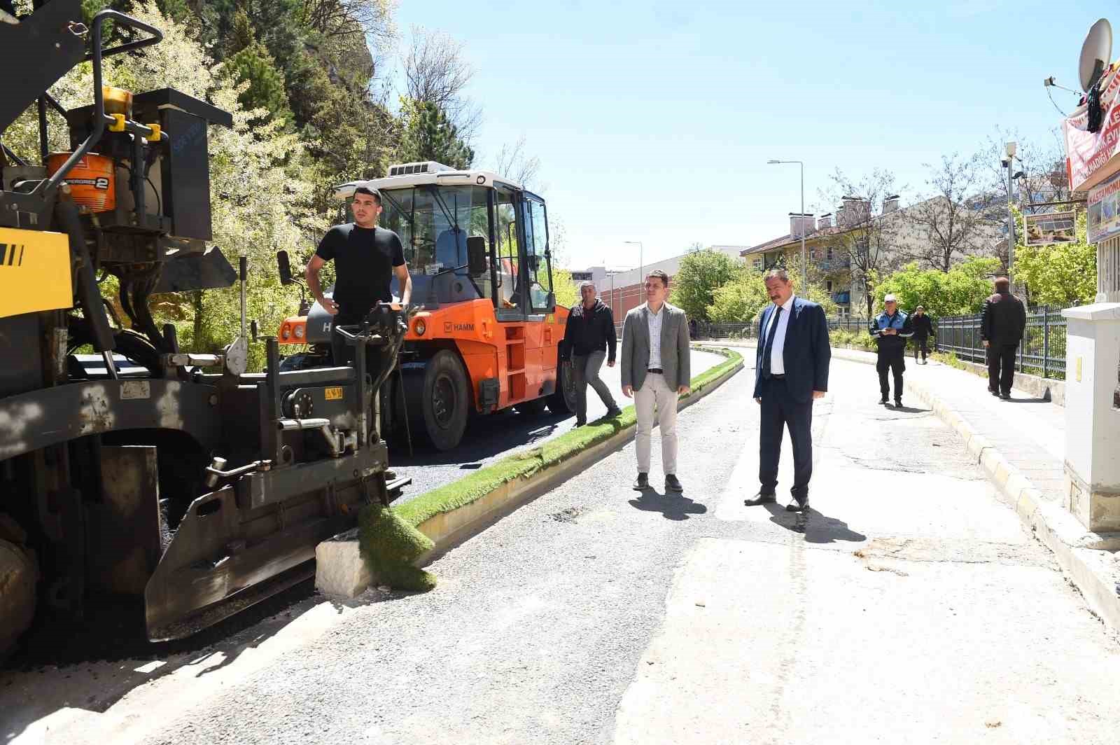 KASTAMONU BELEDİYESİ, HAVALARIN ISINMASIYLA BİRLİKTE ASFALTLAMA ÇALIŞMALARINA BAŞLADI.