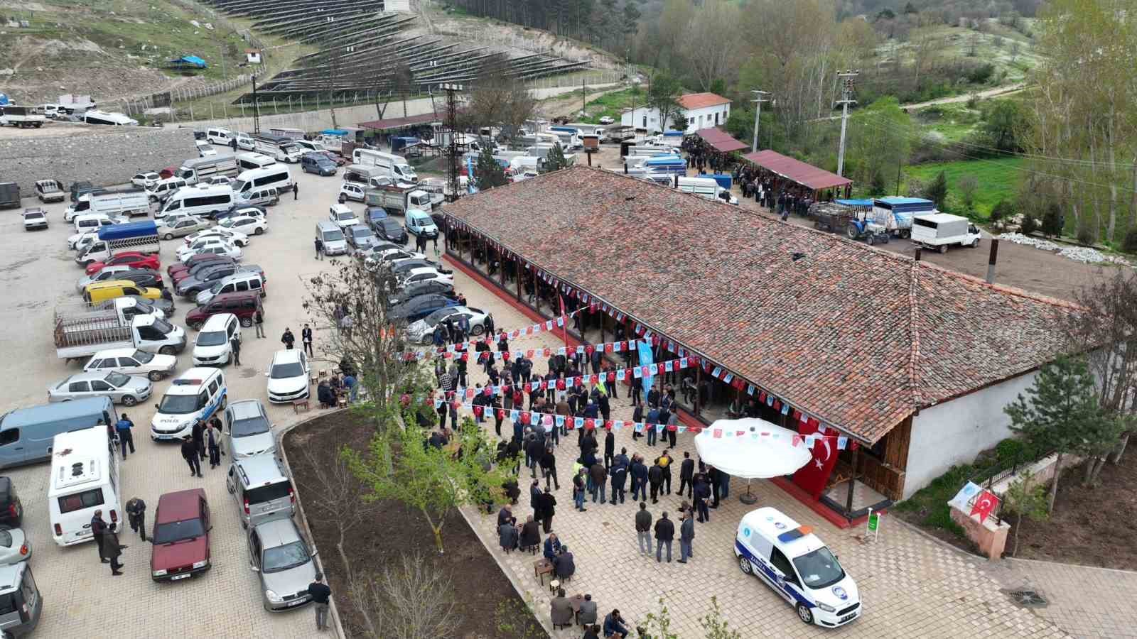 BURSA'NIN BÜYÜKORHAN İLÇESİNDE 400 YILDIR KAVURMA VE GÜVEÇ GELENEĞİNİN DEVAM