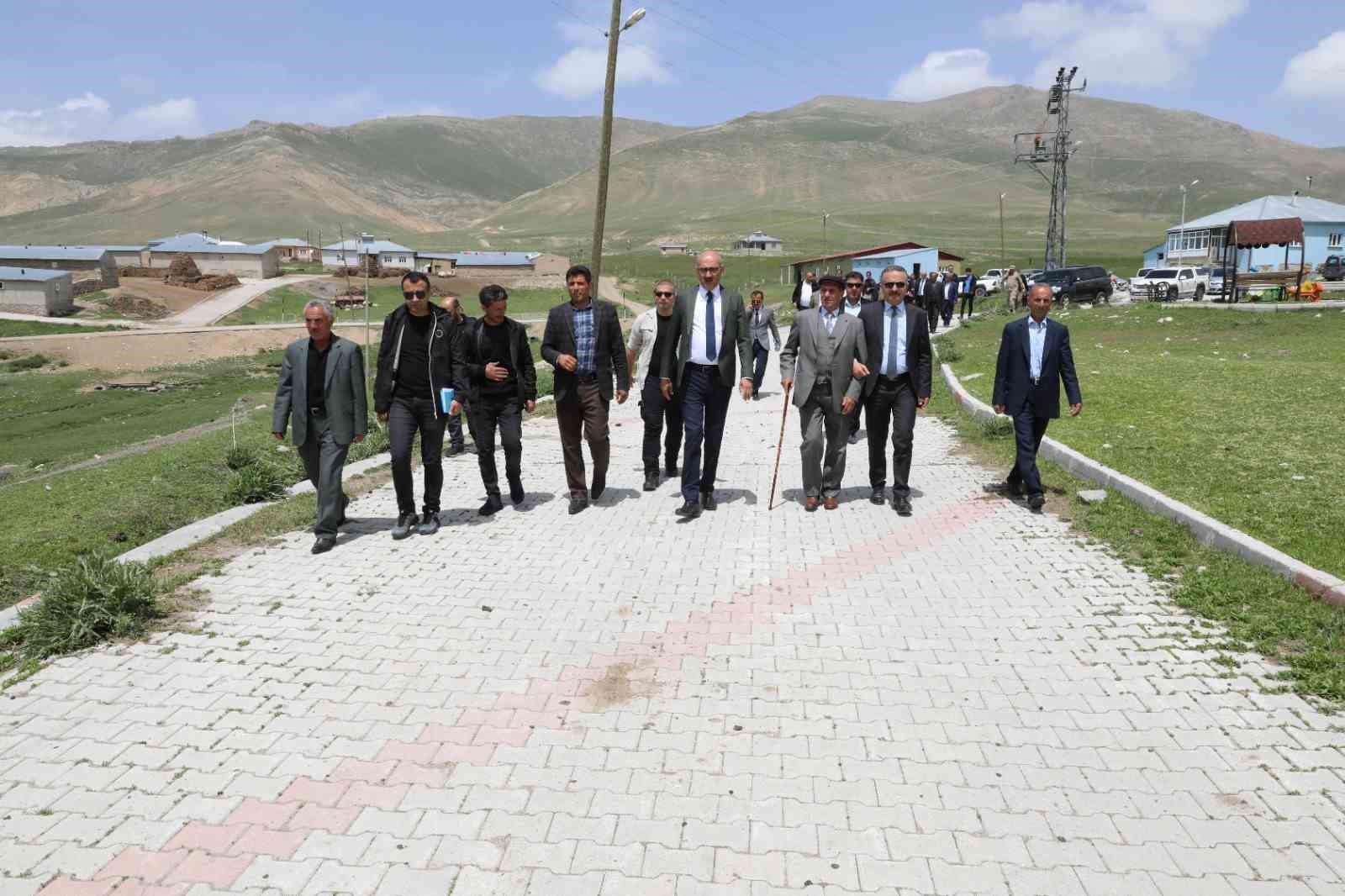 VAN’IN İPEKYOLU KAYMAKAMI VE BELEDİYE BAŞKAN VEKİLİ İHSAN EMRE AYDIN,