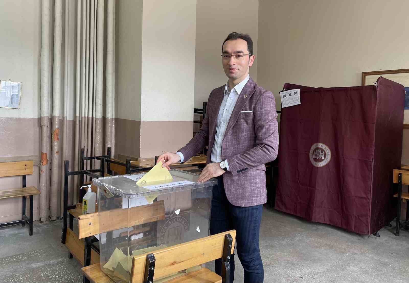 ÇAYCUMA KAYMAKAMI MEHMET GÖZE VE EŞİ RÜYA CANSU GÖZE OYUNU