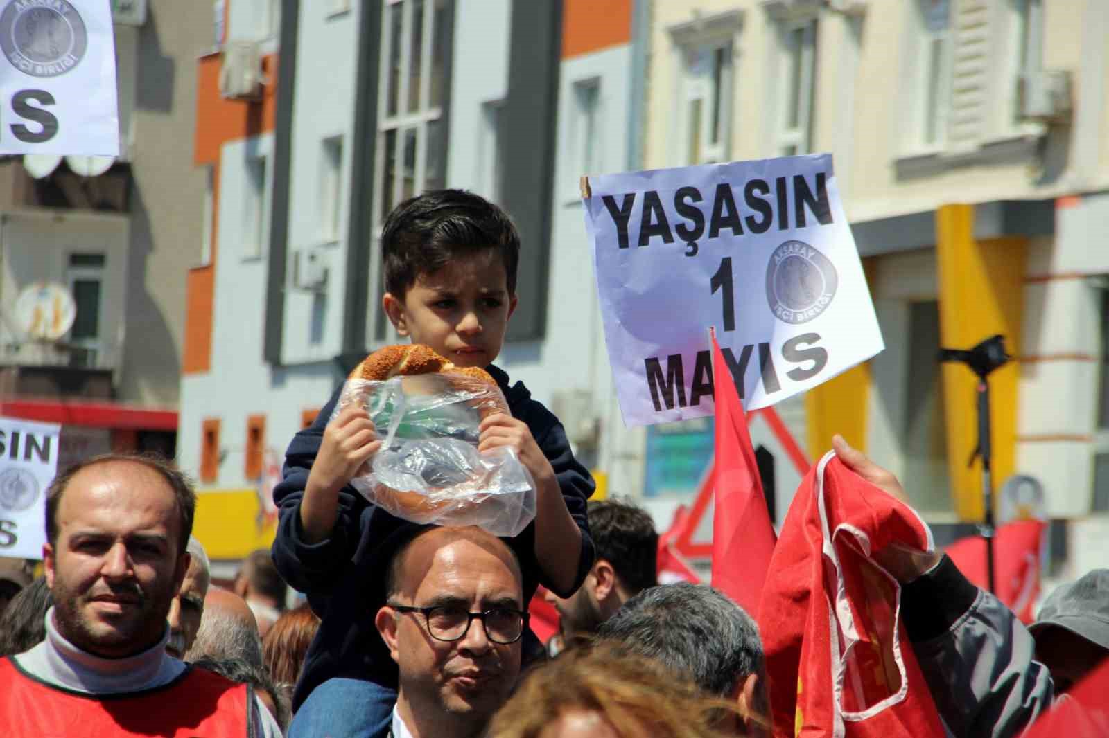 KAYSERİ’DE 1 MAYIS EMEK VE DAYANIŞMA GÜNÜ COŞKUYLA KUTLANDI.