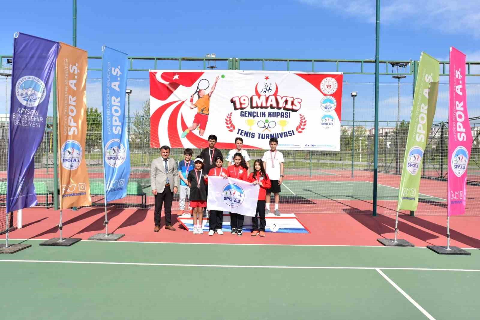 KAYSERİ’DE 115 SPORCUNUN KIYASIYA MÜCADELE ETTİĞİ 19 MAYIS GENÇLİK KUPASI