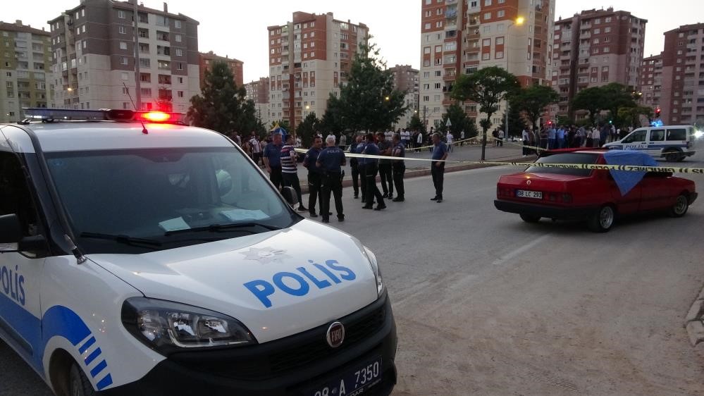 KAYSERİ'NİN MELİKGAZİ İLÇESİNDE, OĞLUNU ÖLDÜREN ŞAHSIN AĞABEYİNİ ARAÇ İÇERİSİNDE SİLAHLA