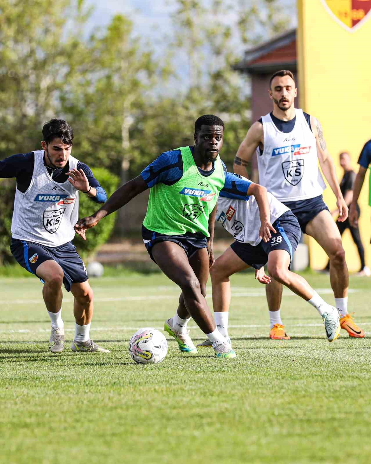 SÜPER LİG 35. HAFTA MAÇINDA KAYSERİSPOR SAHASINDA ALANYASPOR'U KONUK EDECEK.