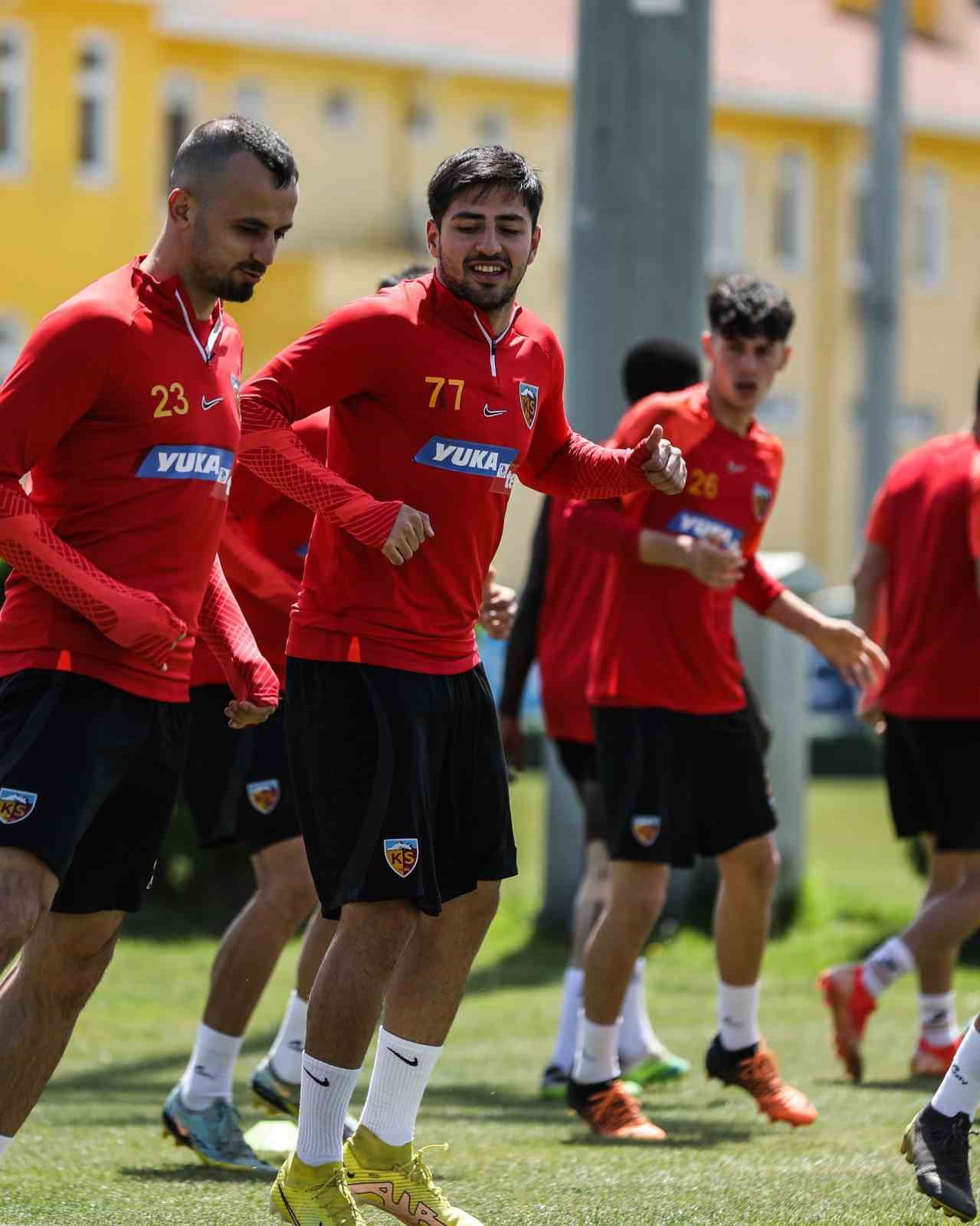 SÜPER LİG'DE MÜCADELE EDEN YUKATEL KAYSERİSPOR, YARIN DEPLASMANDA OYNAYACAĞI KONYASPOR