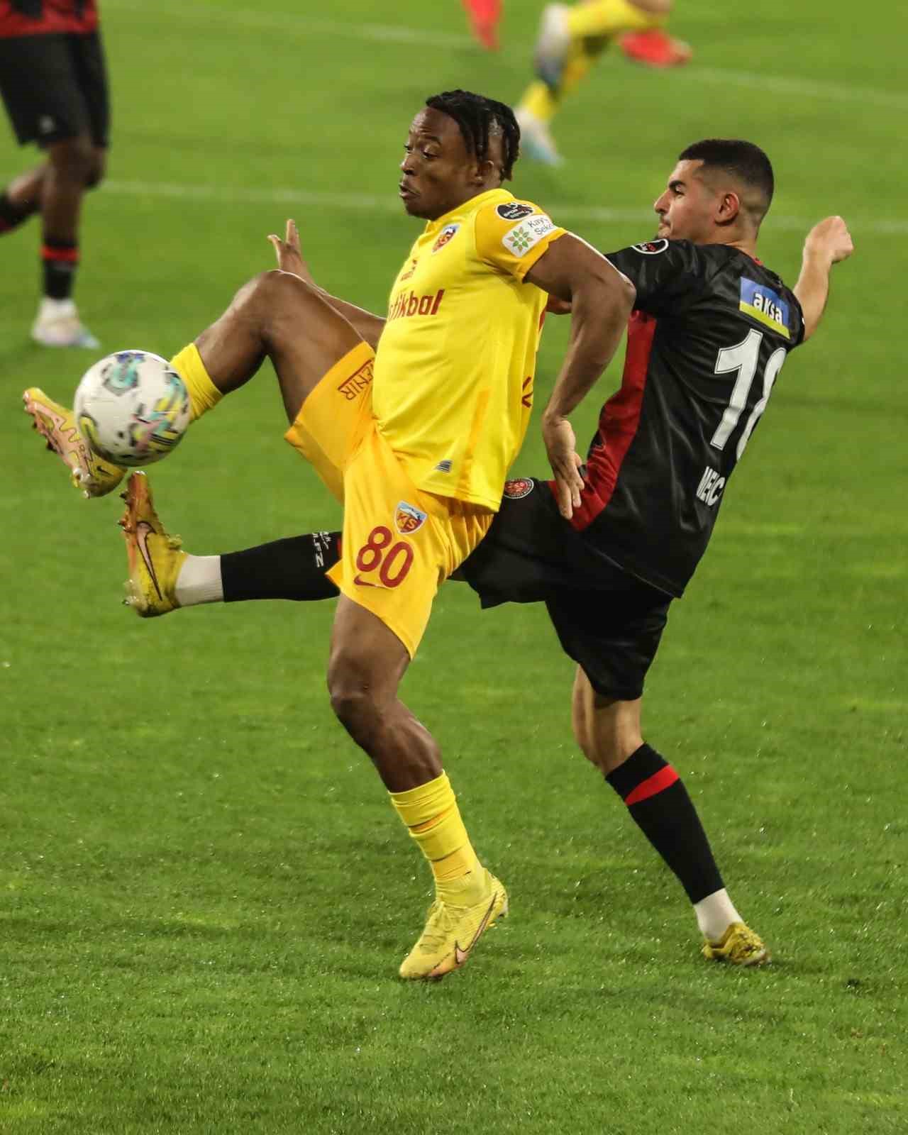 KAYSERİSPOR LİGİN 36.HAFTASINDA OYNADIĞI KARAGÜMRÜK MAÇINI 2 GOLLE YENİK TAMAMLADI.