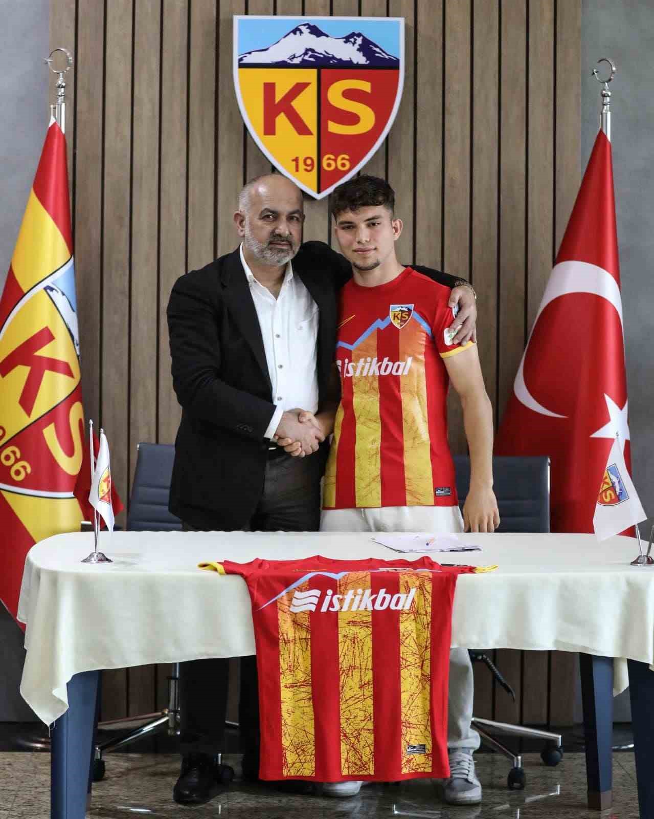 SÜPER LİG EKİPLERİNDEN KAYSERİSPOR, GENÇ FUTBOLCU MUHAMMED EREN ARIKAN İLE