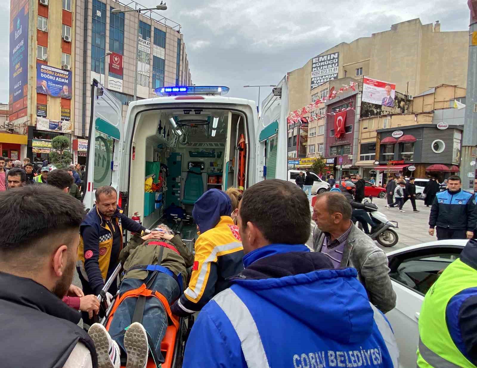 TEKİRDAĞ'IN ÇORLU İLÇESİNDE BİR ARACIN ÇARPTIĞI YAŞLI KADIN YARALANDI. KAZA