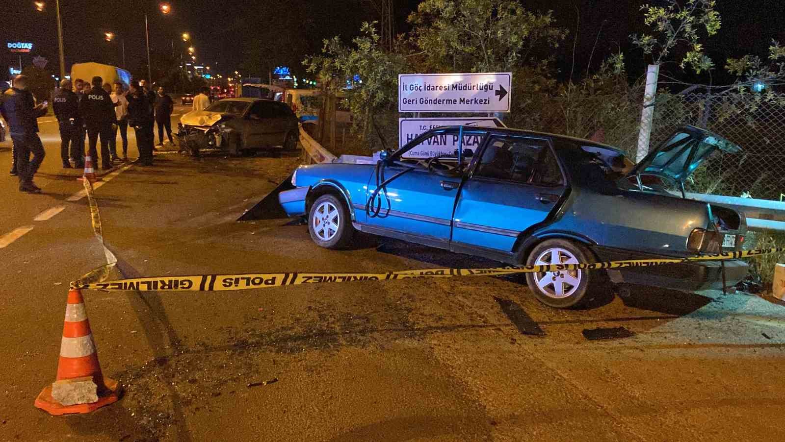 AYDIN'IN EFELER İLÇESİNDE İKİ OTOMOBİLİN KARIŞTIĞI TRAFİK KAZASINDA AĞIR YARALI